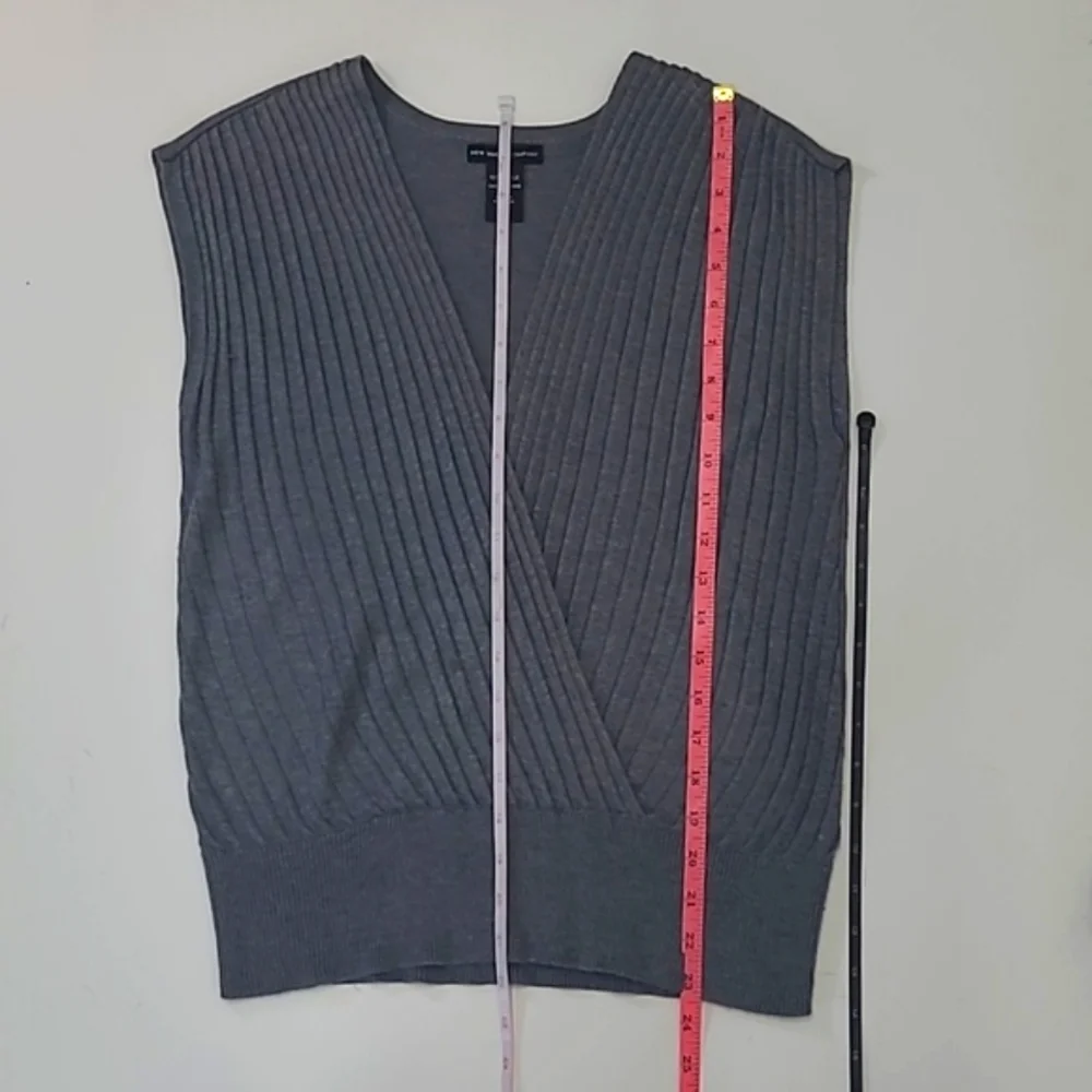 New York & Co. Acrylic Sweater Vest Textured Cable Knit V-Neck Ribbed Cardigan